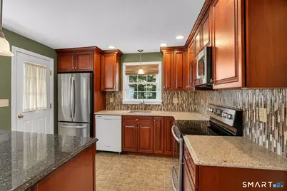 64 Bretton Road, Manchester, CT 06042 - Photo 6