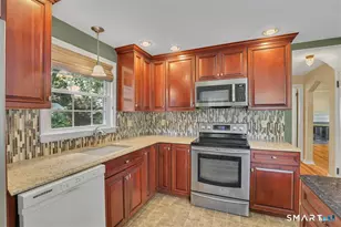 64 Bretton Rd, Manchester, CT 06042 - Photo 4