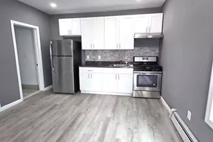 63 W Liberty St, Waterbury, CT 06706 - Photo 2