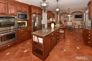 5 Biltmore Ct, Avon, CT 06001 - Photo 8