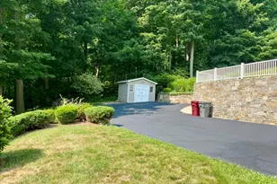327 Jones Rd, Naugatuck, CT 06770 - Photo 22