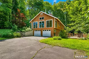 32 Hallsey Ln, Woodbridge, CT 06525 - Photo 2