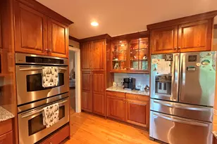 43 Applewood Ln, Avon, CT 06001 - Photo 4