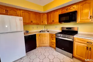 257 Sabin St, Putnam, CT 06260 - Photo 2