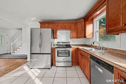 25 Myron Avenue, Bridgeport, CT 06606 - Photo 16