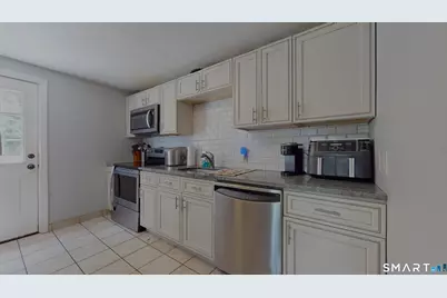 354 Edgewood Avenue, Waterbury, CT 06706 - Photo 6
