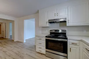 54 Oak St, Middletown, CT 06457 - Photo 2