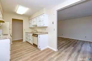 359 Foxwood Ln, Milford, CT 06461 - Photo 8