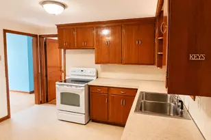 35 Lorraine Rd, Wethersfield, CT 06109 - Photo 8