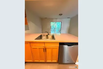 75 Leslie Road #D, Bridgeport, CT 06606 - Photo 6
