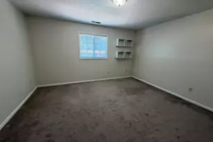 75 Leslie Rd, Bridgeport, CT 06606 - Photo 12