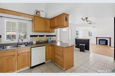 70 Leslie Court, Bristol, CT 06010 - Photo 8