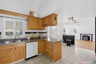 70 Leslie Ct, Bristol, CT 06010 - Photo 8