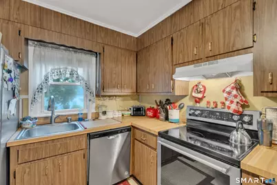 82 South 2nd Avenue, Norwich, CT 06380 - Photo 14