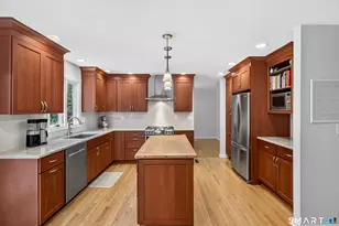 8 Antoinette Ln, Guilford, CT 06437 - Photo 4