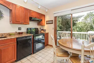 35 Woodbury Hl, Woodbury, CT 06798 - Photo 10
