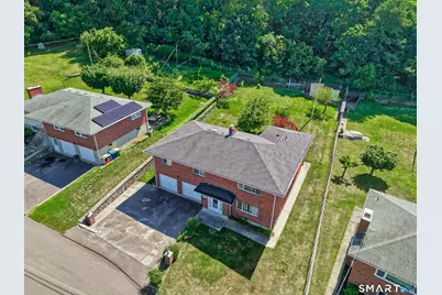 134 Judith Lane, Waterbury, CT 06704 - Photo 2