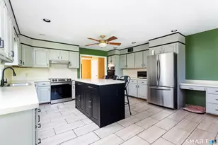 829 Scofieldtown Rd, Stamford, CT 06903 - Photo 8