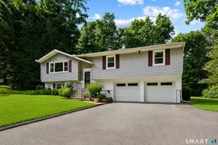 8 Fleetwood Dr, New Fairfield, CT 06812 - Photo 2