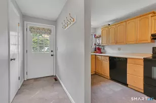 253 West St, Southington, CT 06479 - Photo 4