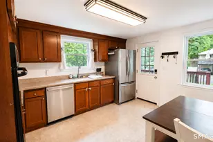 6 Sinclair St, Windsor, CT 06095 - Photo 4