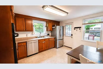 6 Sinclair Street, Windsor, CT 06095 - Photo 8