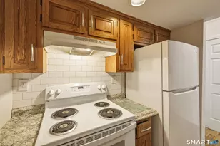 183 Livingston Pl, Bridgeport, CT 06610 - Photo 6