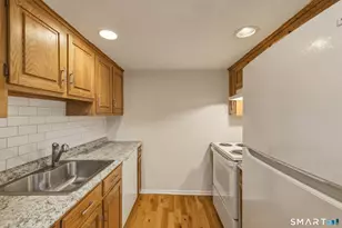 183 Livingston Pl, Bridgeport, CT 06610 - Photo 4