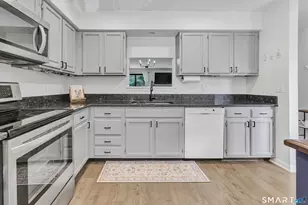 115 Fillow St, Norwalk, CT 06850 - Photo 14