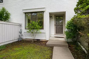 5 Farmington Chase Crescent, Farmington, CT 06032 - Photo 2
