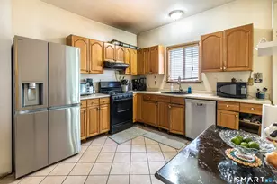 639 Laurel Ave, Bridgeport, CT 06605 - Photo 12