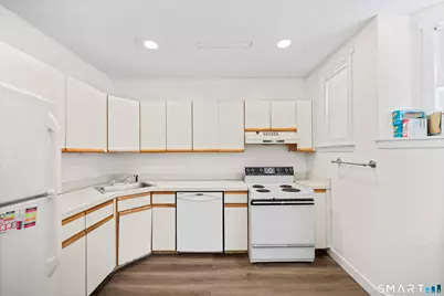 136 Maple Avenue #B, Hartford, CT 06114 - Photo 4