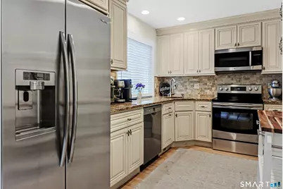 202 Soundview Avenue #14, Stamford, CT 06902 - Photo 4