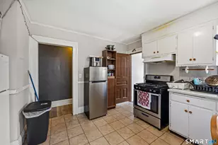 37 Preston St, Hartford, CT 06114 - Photo 6