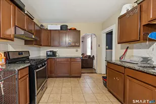37 Preston St, Hartford, CT 06114 - Photo 12