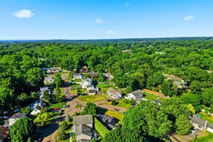 11 Barmore Dr W, Stamford, CT 06905 - Photo 24