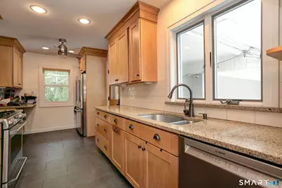 90 Edgewood Way, New Haven, CT 06515 - Photo 12