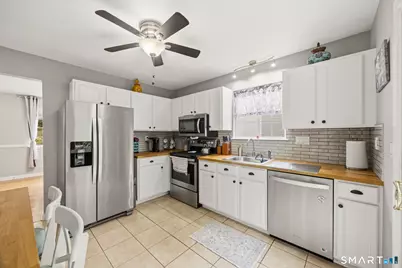 19 Lake Avenue, West Haven, CT 06516 - Photo 4