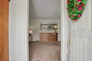 64 Breyer Ave, Bridgeport, CT 06606 - Photo 4