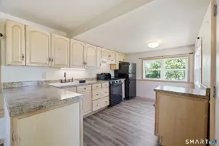 165 Laurelwood Ln, Danbury, CT 06811 - Photo 6