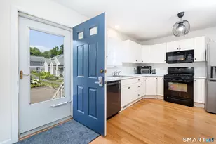 18 East Village Ct, Branford, CT 06405 - Photo 2