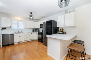 18 East Village Ct, Branford, CT 06405 - Photo 4