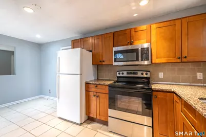 166 Earl Avenue, Bridgeport, CT 06606 - Photo 4