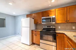 166 Earl Ave, Bridgeport, CT 06606 - Photo 4