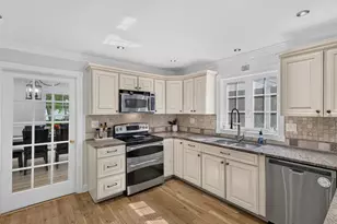 180 Pruett Pl, Montville, CT 06370 - Photo 8