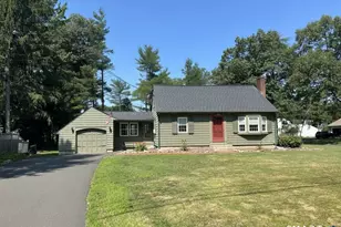 17 Carver Cir, Simsbury, CT 06070 - Photo 2