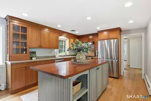 8 Penwood Rd, Bloomfield, CT 06002 - Photo 4