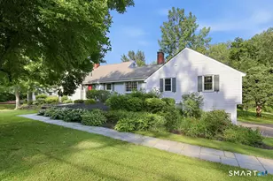 8 Penwood Rd, Bloomfield, CT 06002 - Photo 2