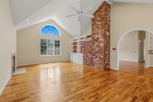 2 Brocketts Ln, Branford, CT 06405 - Photo 12