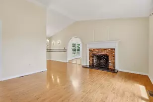 2 Brocketts Ln, Branford, CT 06405 - Photo 6
